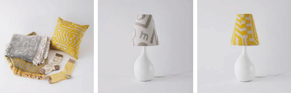 左： Daily Socks　1,980 円 クッションカバー8,800 円 ブランケット 90×168cm ／ 16,500 円 168×180cm ／ 25,300 円 中・右： アイユベースランプ　29,900 円