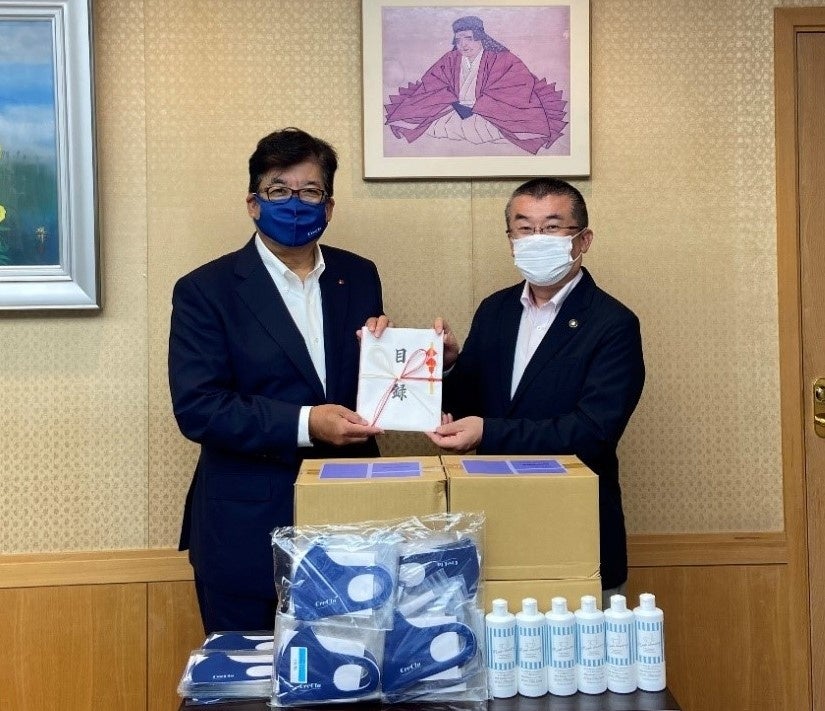 ▲本庄市長かつ本庄市社会福祉協議会会長の吉田 信解氏(写真右)と 当社クリクラビジネスカンパニー代表の小磯 雄一郎