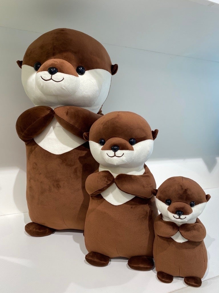 立ち姿が可愛らしいオリジナルカワウソぬいぐるみ