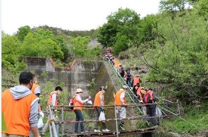 植樹場所へ出発