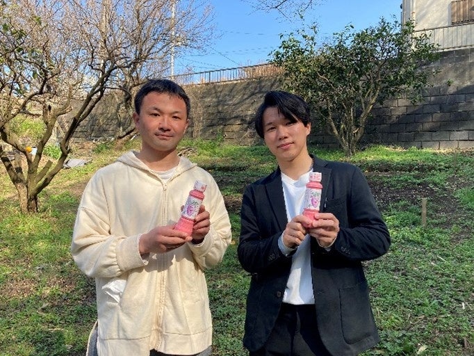 【左写真】横須賀ジュニアビレッジ・池井コーチ（左）およびNTT東日本 神奈川事業部からの支援社員