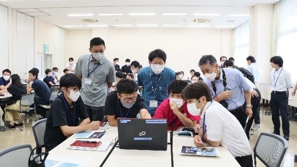 熱心に生成ＡＩを利用してみる参加者