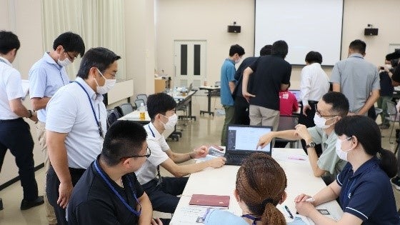 生成ＡＩについて議論しながら活用する参加者