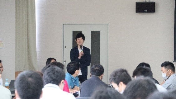 NTT東日本講師の講義を熱心に聞く参加者