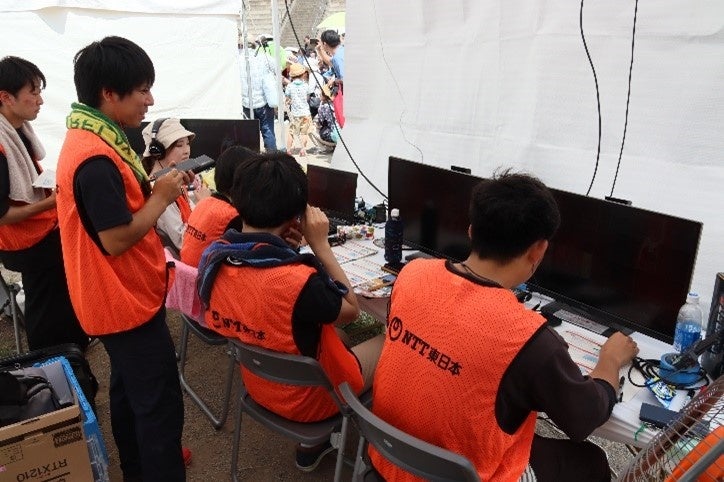 映像配信管理を行うNTT東日本社員