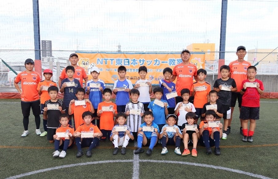 参加者の皆さんにオレンジ残渣活用グッズ（ペンケース）配布し、 SDGsを考えるきっかけにしていただきました。