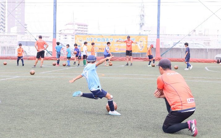 事前の分析結果を意識してコーチとキック練習