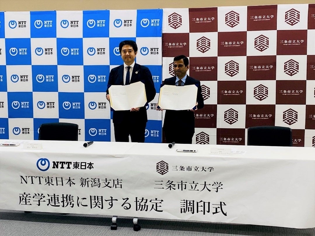 【左】NTT東日本新潟支店 支店長 　德山 隆太郎 　【右】三条市立大学 学長 　アハメド シャハリアル