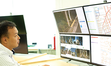 【右】AIを活用した点検イメージ（NTT東日本による電柱等線路設備の画像診断利用時）