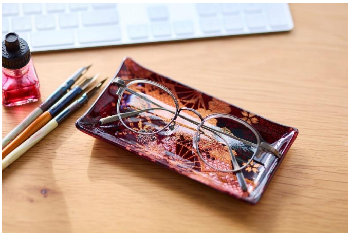 ※電報台紙本体以外の小物は、商品には含まれません。