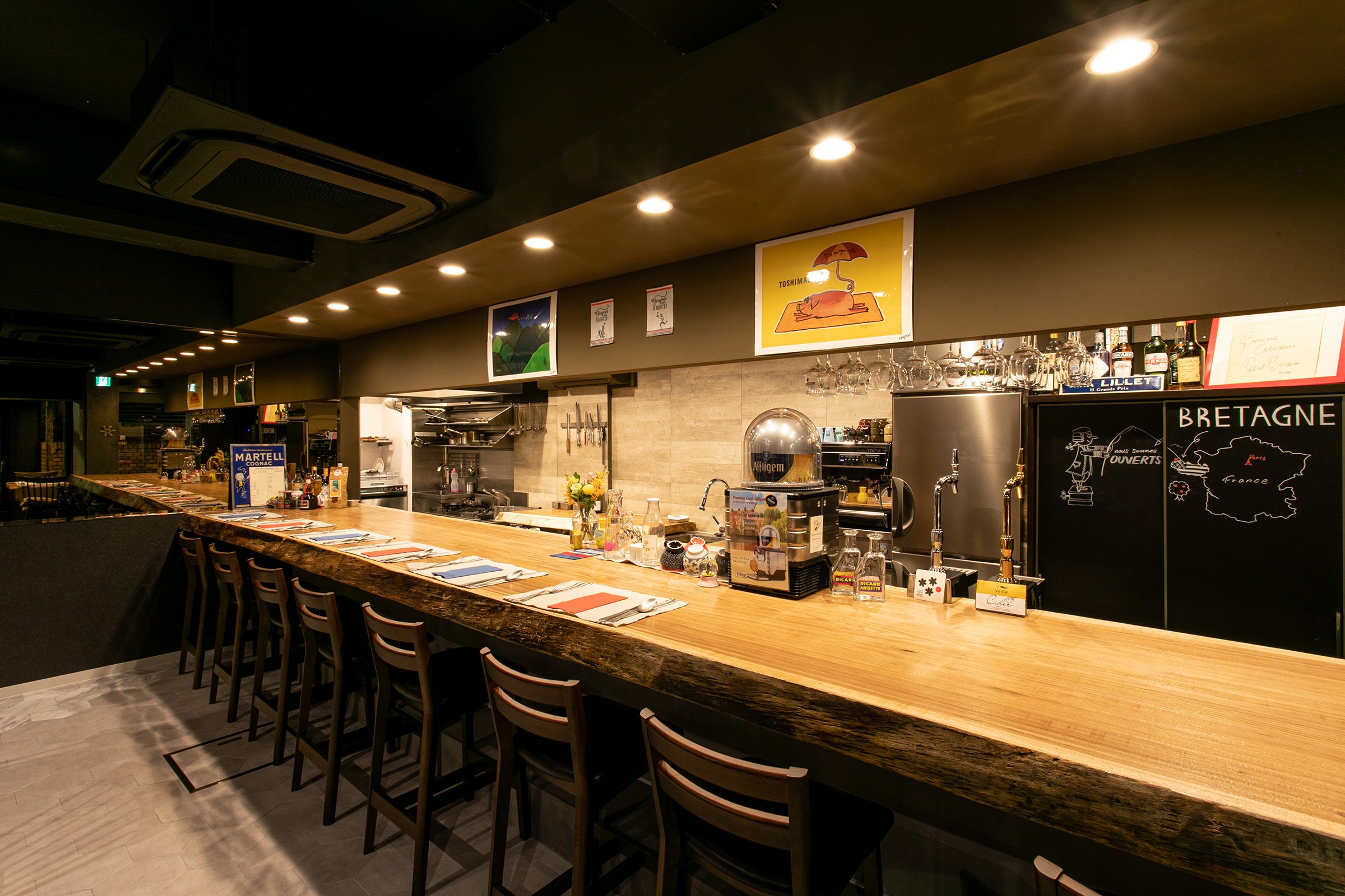 併設のフランス料理店のカウンター席