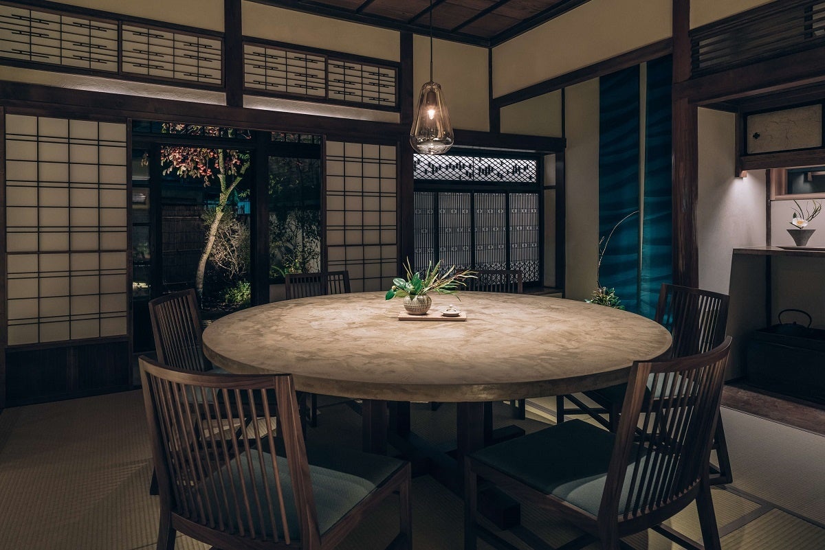 時間を重ねた元の建物を生かしながら、現代風にリノベーションされた内装