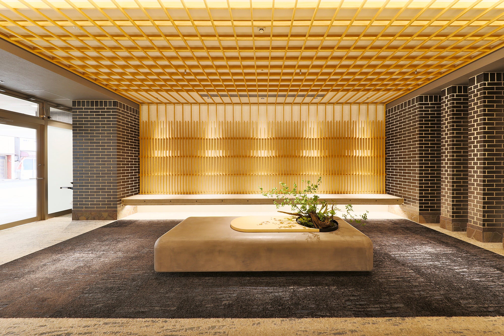 京のはんなりとした雰囲気の中にも落ち着いた和の設えのエントランス