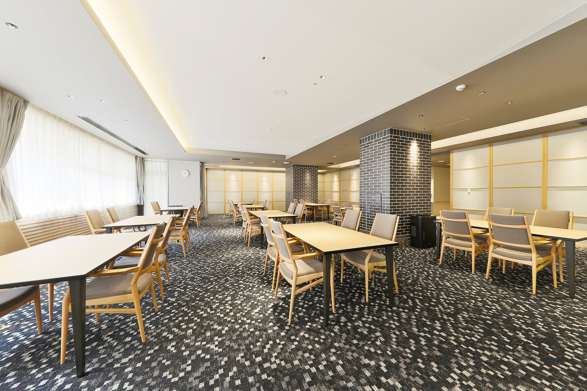 広々としたダイニングルーム