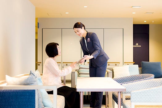 タブレットから各種予約やコンシェルジュへのご用命など対応可能