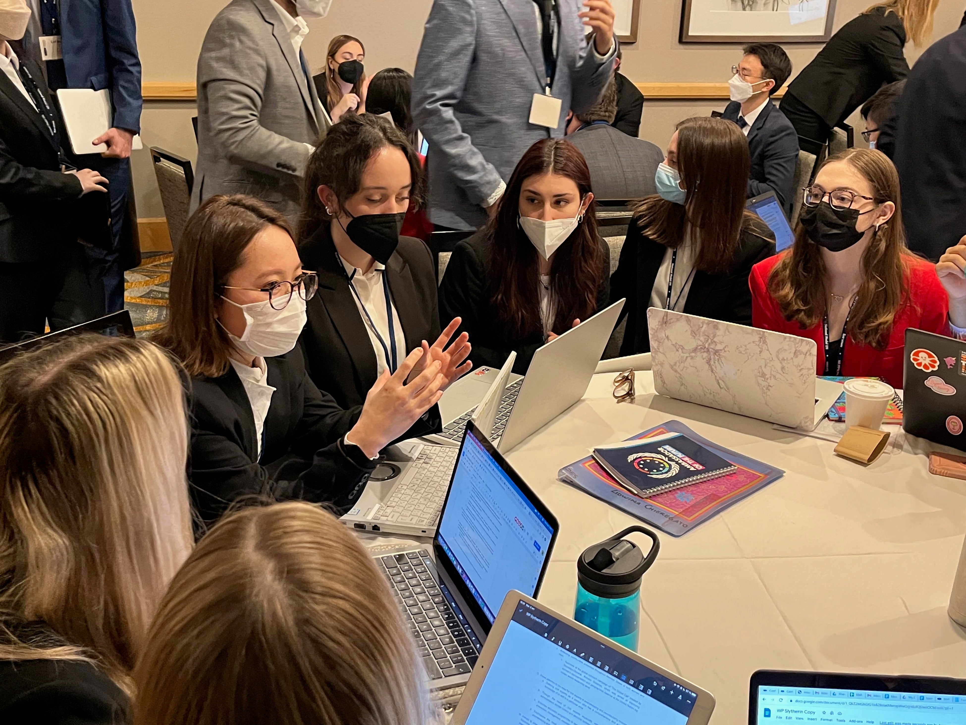 大使の交渉の様子