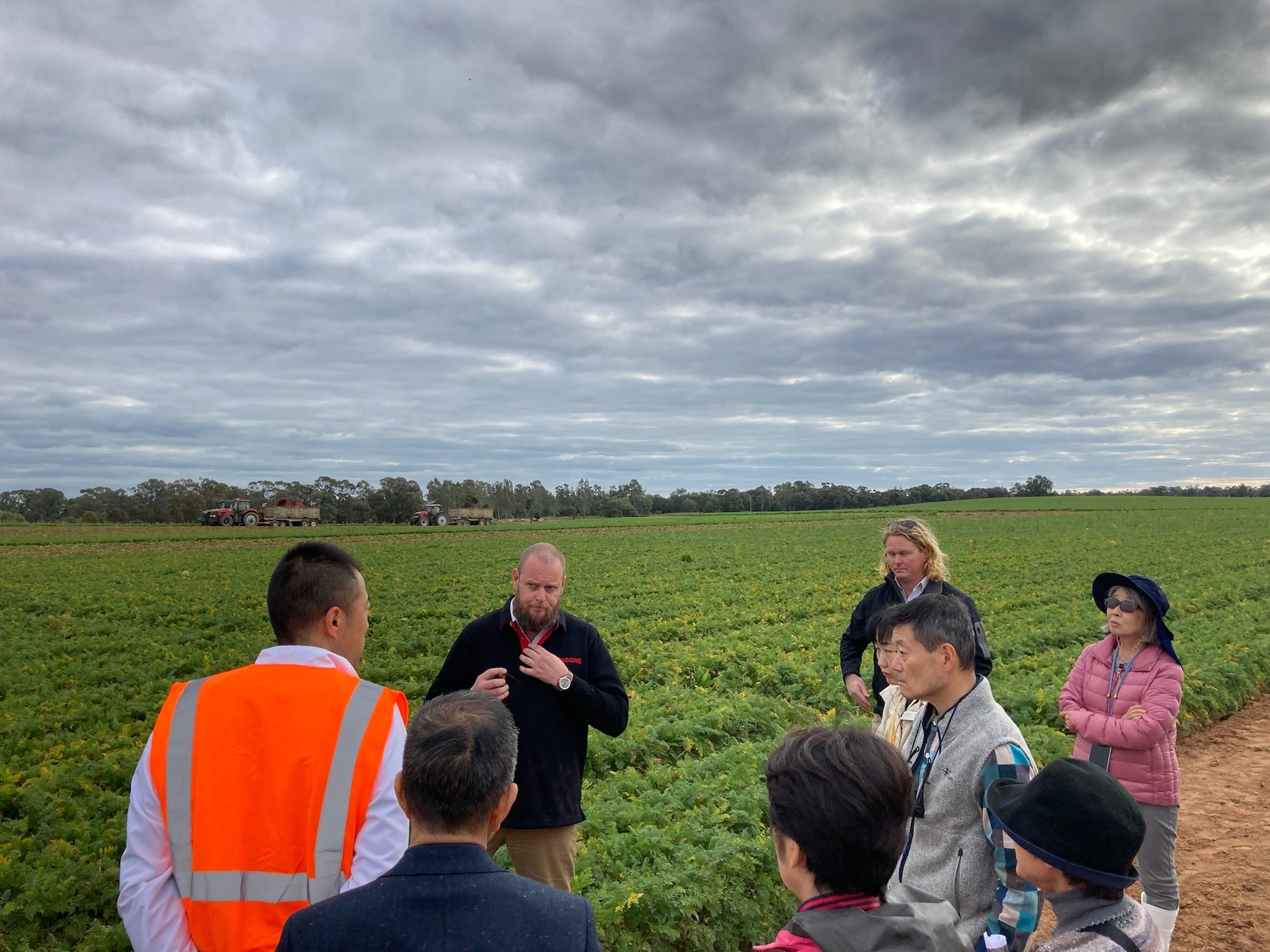 昨年のツアーの様子（圃場見学）