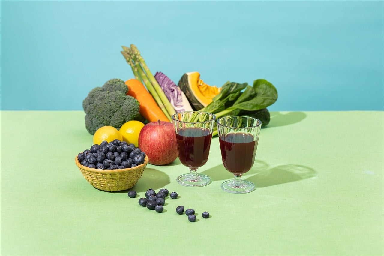 野菜生活100岩手ブルーベリーミックス　グラスカットイメージ