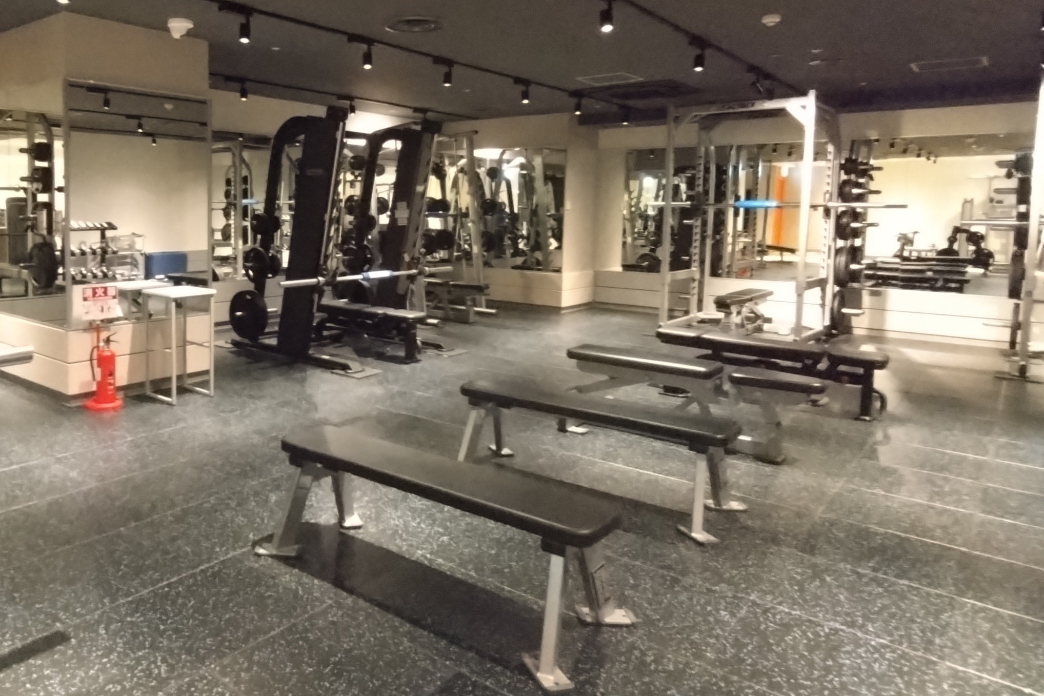 広々フリーウエイトエリア