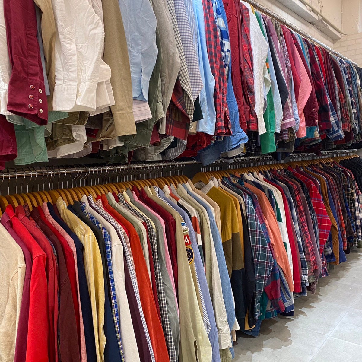 本場ブランド古着が、安価なものであれば1,000円代~購入できる