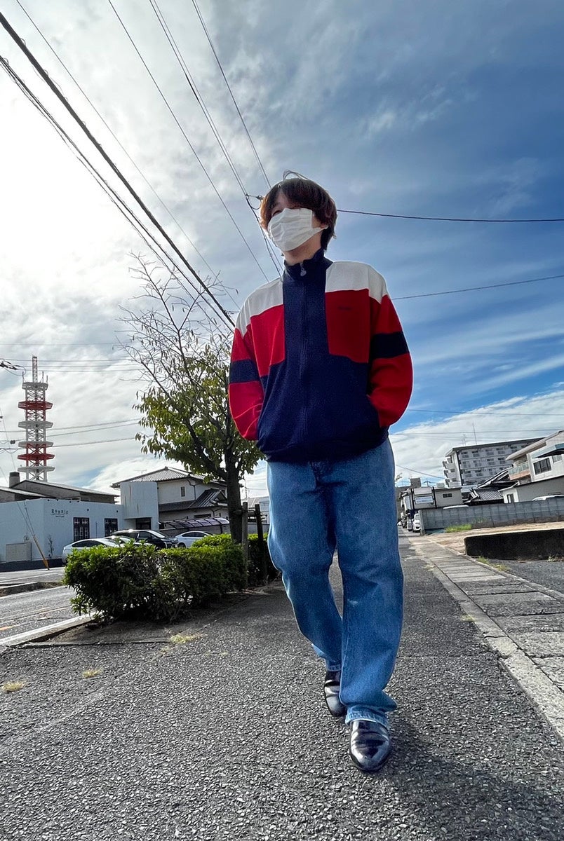 インパクトのある色柄のフリースジャケット