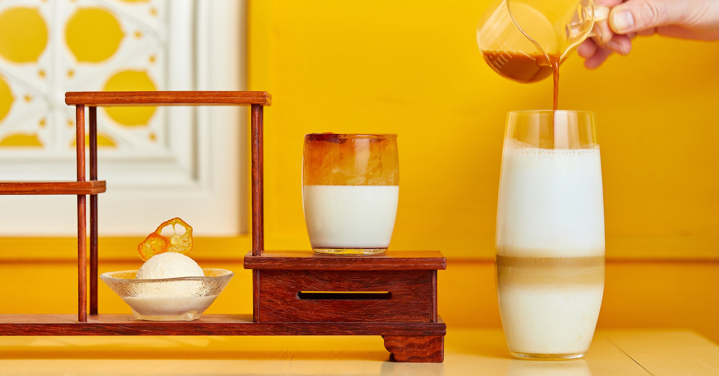 中国茶のスイーツ＆香港式ミルクティーセット 1000円