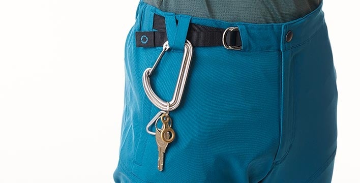 小物のラッキング可能なベルトループ（※画像はピーコックブルー）