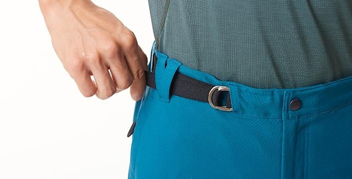 ベルトでのウエスト調整が容易なインターナルアジャスター採用（※画像はピーコックブルー）