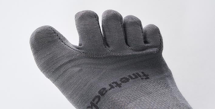 立体縫製でフィット感の優れた指周り（※5本指モデル）