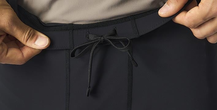 縫い目は肌当たりの優しいフラットシーマ縫製