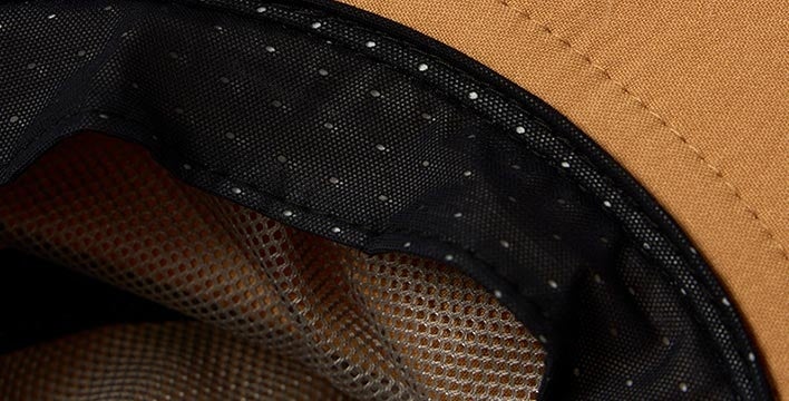 額から汗が滴りにくく、またベタツキも軽減する独自構造のビン革