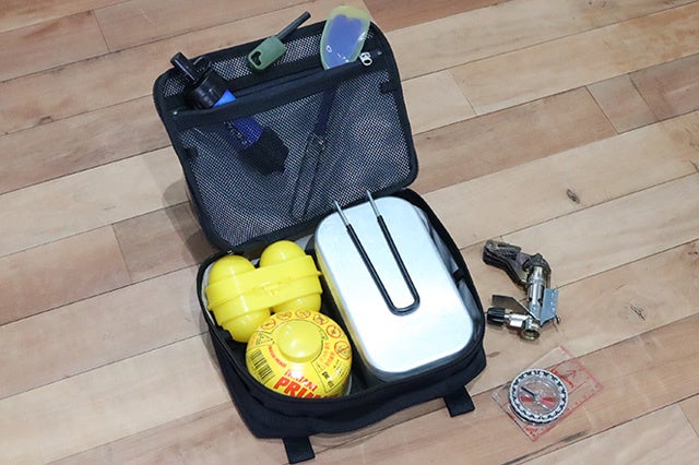 バックパック内で散らかりがちなクッカーや小物の収納に