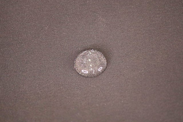 独自の防水透湿素材「エバーブレス®」　マルチストレージに採用しているのは冬期アウターシェル用の厚手の生地