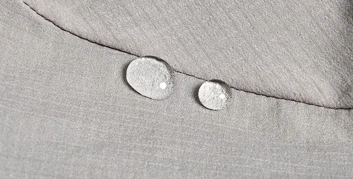 雨や雪を弾く耐久撥水性を備えた表面