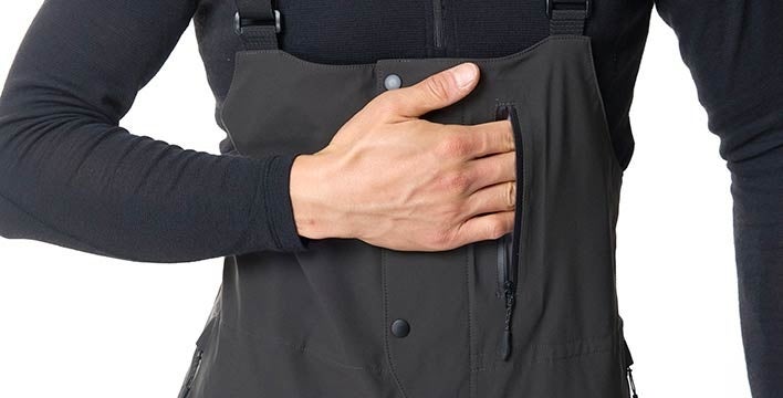 小物の収納に便利なビブ部のポケット（ビブのみ）