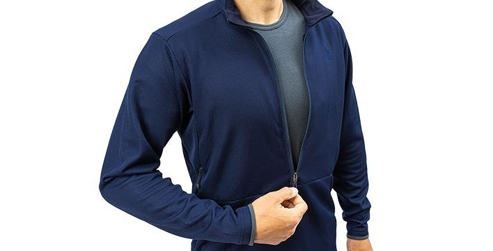 行動中の蒸れを喚起できる長めのフロントファスナー（Msジップネックのみ）