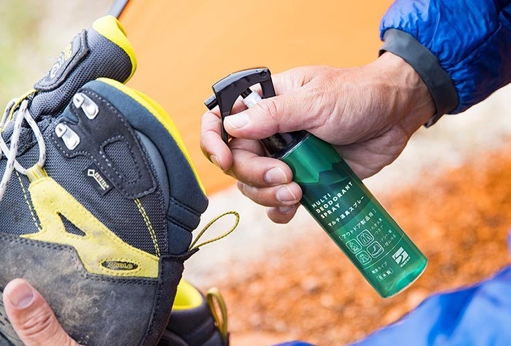 ※レーヨンなど水に弱い繊維、水洗い不可の表示があるもの、色落ち・シミの心配があるものは、あらかじめ目立たないところで試してからお使いください。肌や髪の毛、生き物には直接スプレーしないでください。