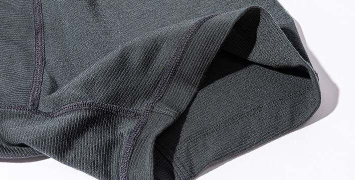 縫いしろがない足口の裏の縫製で肌に優しい仕様（ボクサー）