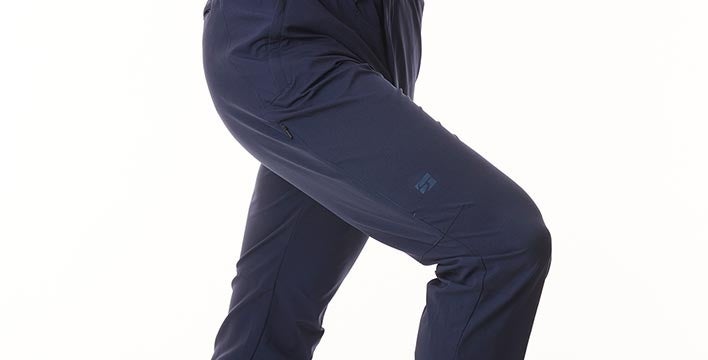 ストレッチと立体デザインによる運動性（※画像はネイビー）