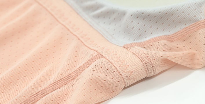 縫い目の平滑な面を肌面に廃止肌当たりのやさしい縫製仕様