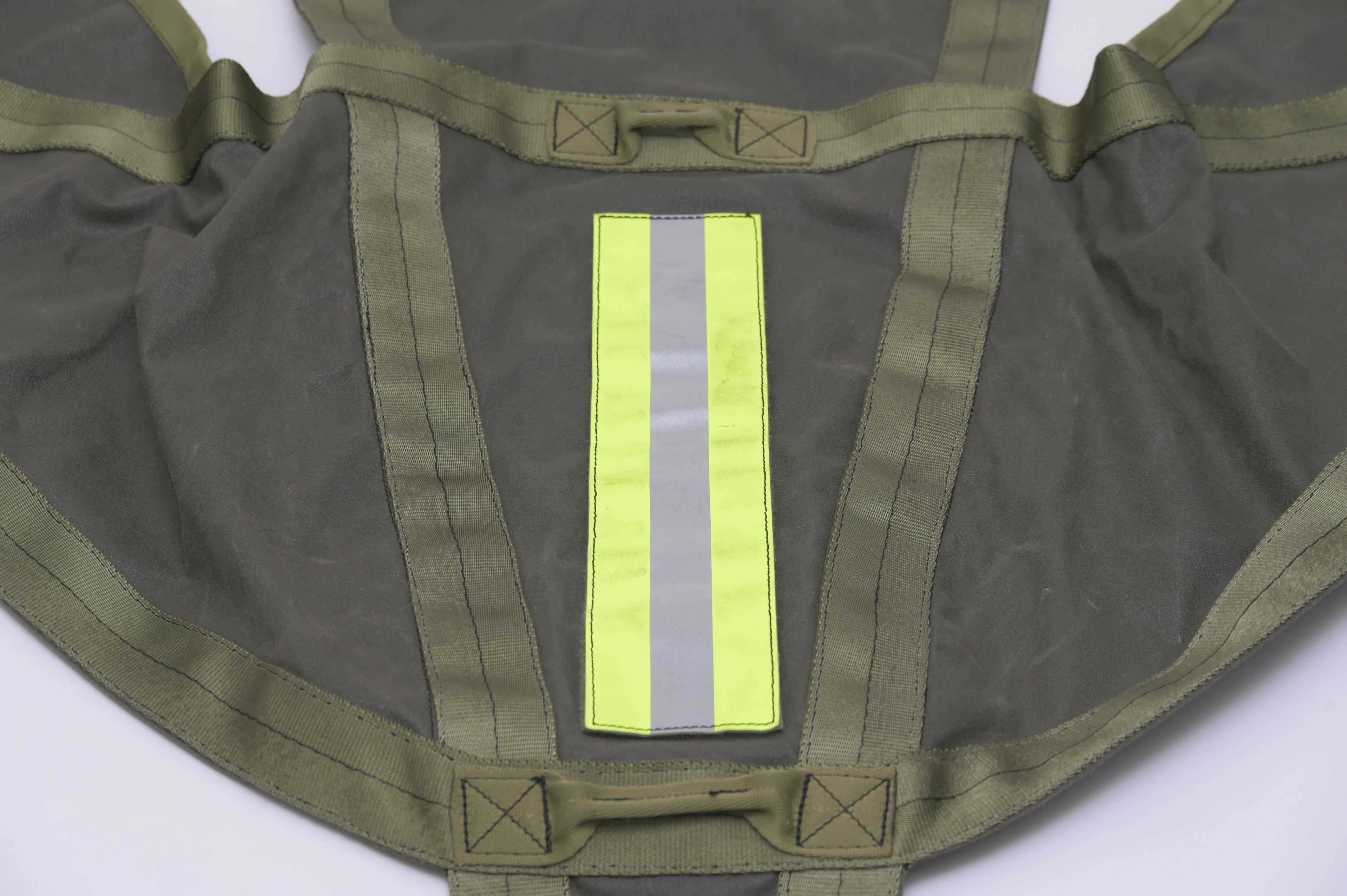 安定して装着誘導するための、センターラインを認識しやすいリフレクター