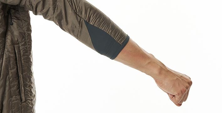 腕まくりしやすいストレッチ性と撥水性を兼ね備え、冷気の侵入と汚れをカットする袖口素材（ジャケット）