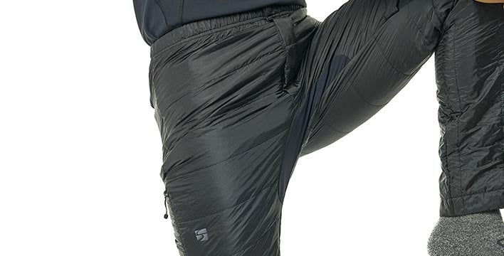 ストレッチ性と撥水性を兼ね備えた股部のマチ(パンツ・ニーパンツ)