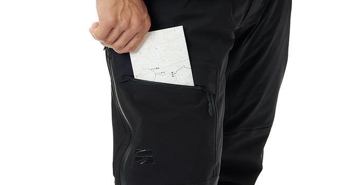 ハーネス着用時にも使いやすい大腿部ポケット