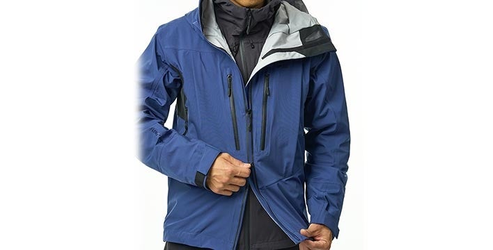 フロントファスナーは防水性を高め、低温時に凍結しにくい止水ビスロンファスナーを使用したダブルスライダー仕様