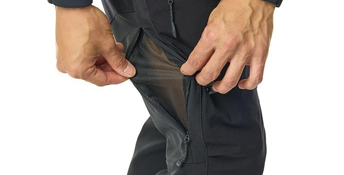 ベンチレータ付きで体温調整がしやすい