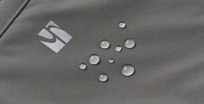 エバーブレス生地使用箇所は100洗80点の耐久撥水加工