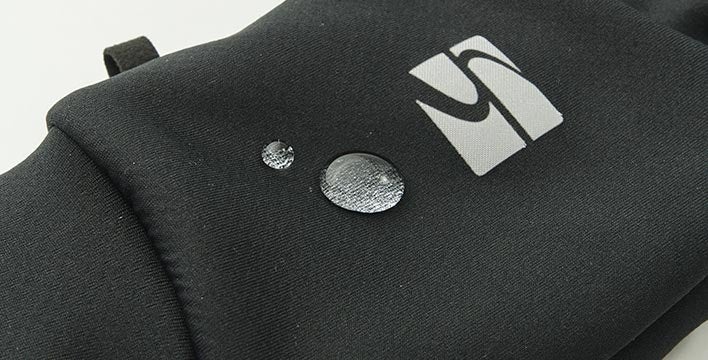 表地は100洗80点の耐久撥水性を備えている