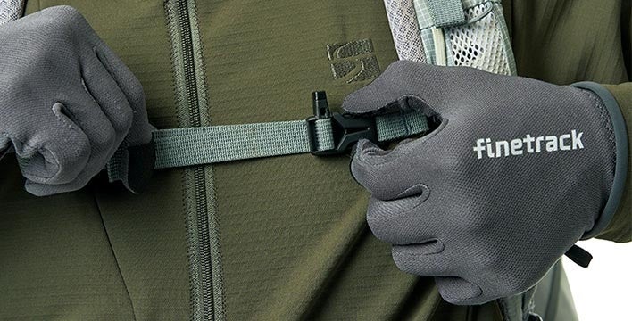 バックルなどの操作も容易な操作性の良い指先