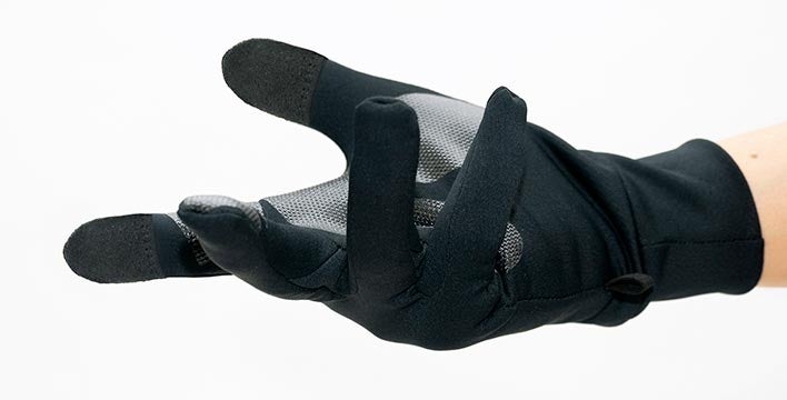 素手の様なフィット感を追求した独自パターン「ベアフィットカット」